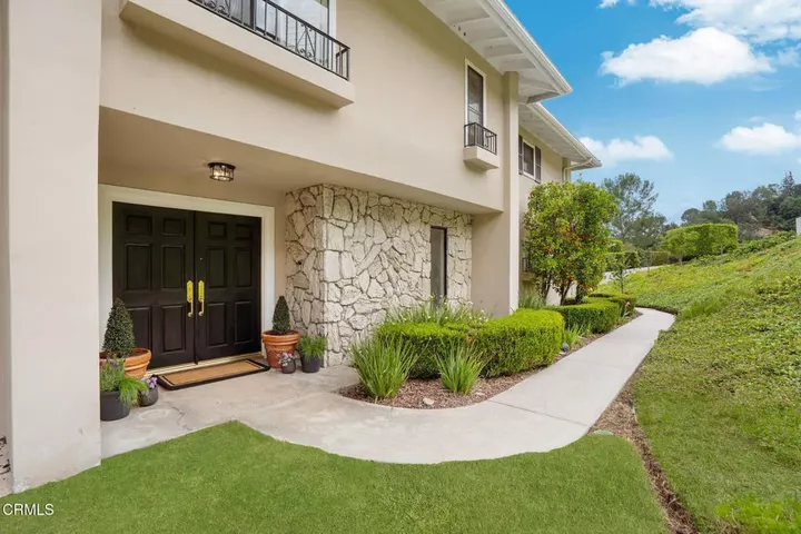 Property Photo:  1095 Linda Glen Drive  CA 91105 