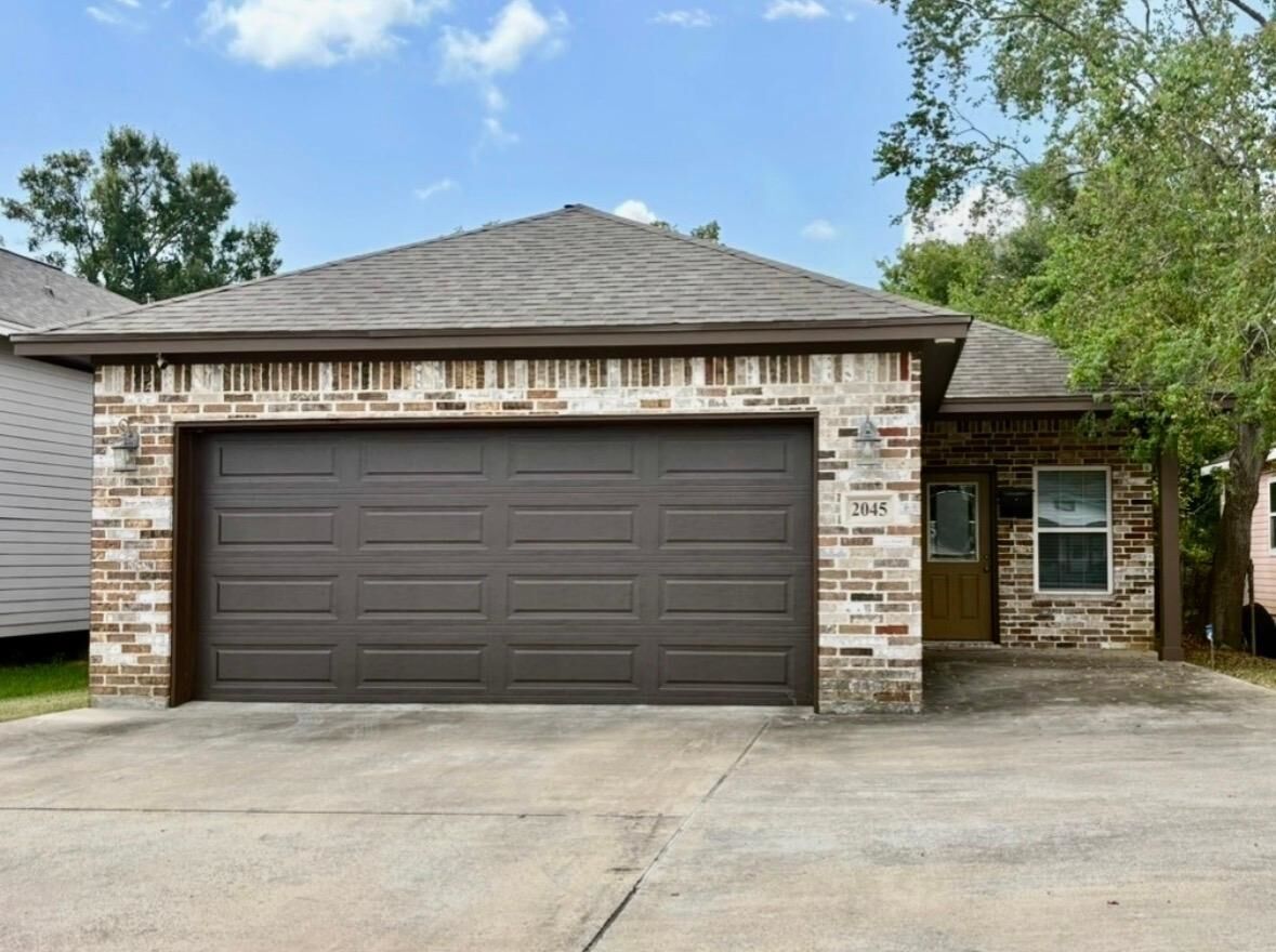 Property Photo:  2045 Washington Blvd  TX 77704 