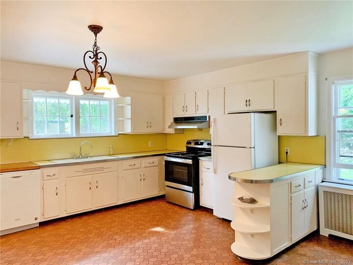 Property Photo:  2727 Boston Post Road  CT 06820 