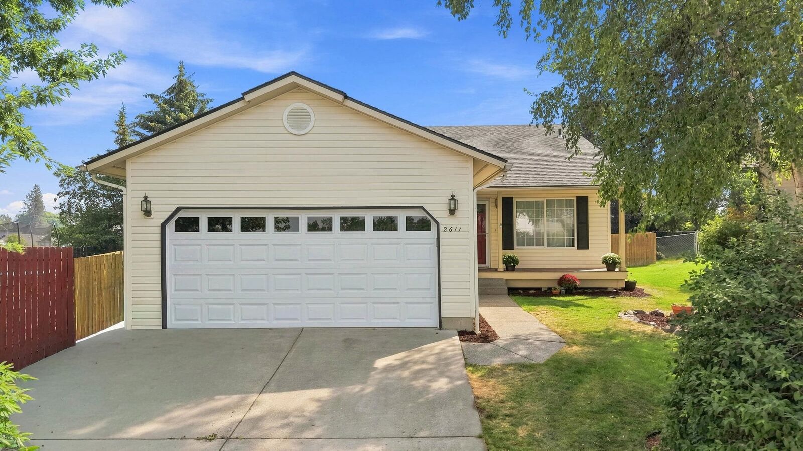 Property Photo:  2611 Oxford Cir  WA 99004 