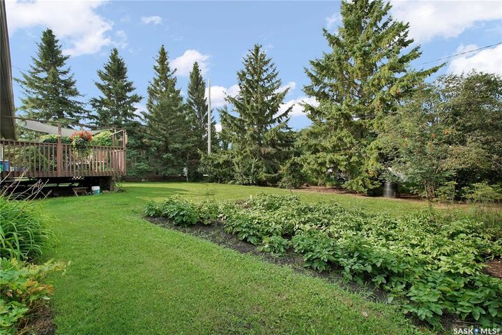 Property Photo:  2009 Railway Avenue  SK S0K 2H0 