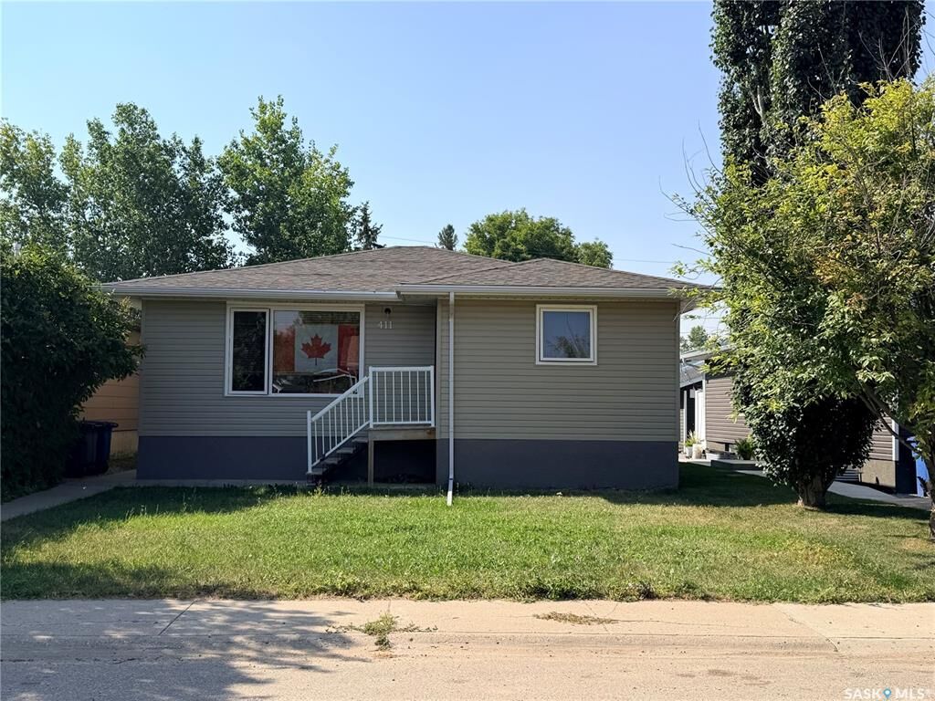 Property Photo:  411 5th Avenue W  SK S0H 0B0 