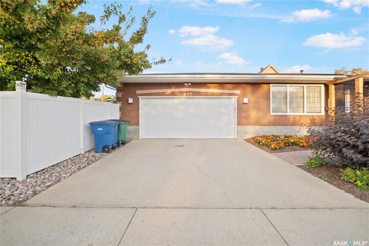 Property Photo:  405 4th Avenue NE  SK S6H 8B8 