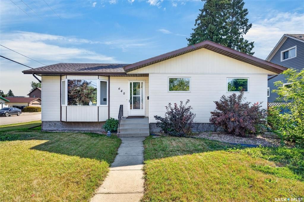 Property Photo:  640 13th Street  SK S0K 2A0 