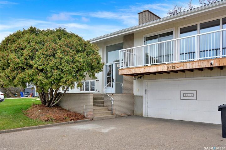 Property Photo: 2113 Spadina Crescent E SK S7K 0C9