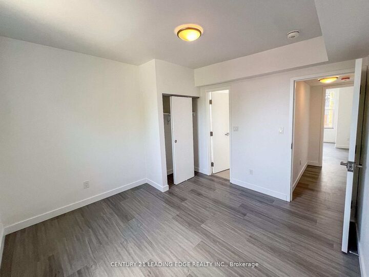 Property Photo:  1 A Leonard Avenue 3  ON M5T 2P8 