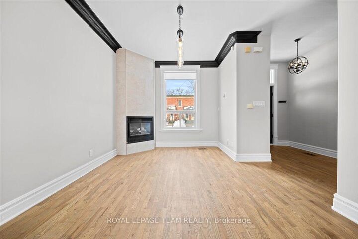 Property Photo:  132 Elm Street  ON K1R 6N5 