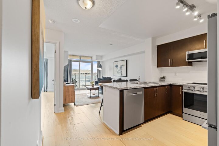 Property Photo:  3 Michael Power Place 606  ON M9A 0A2 