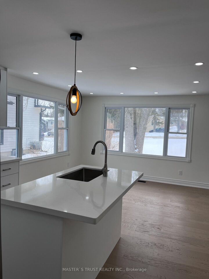 Property Photo: 3965 Hilltop Road ON L3V 6H7
