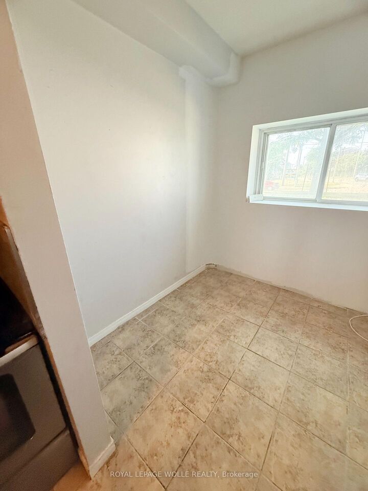 Property Photo: 283 Fairway Road N 90 ON N2A 2P1