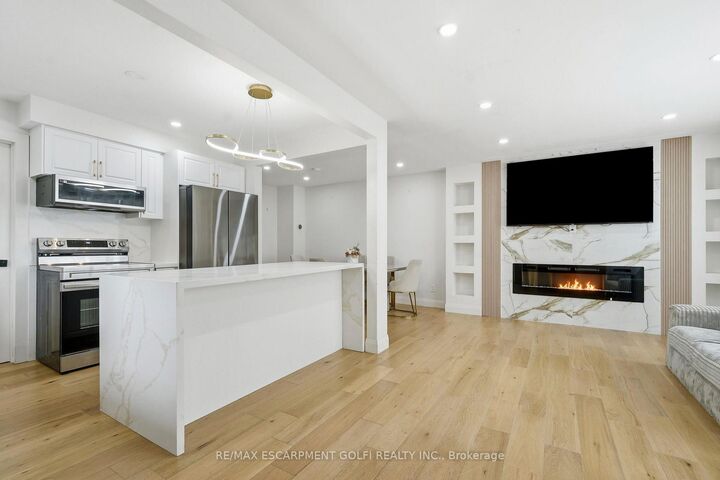 Property Photo: 47 Barrington Drive Upper ON L3C 5Z8
