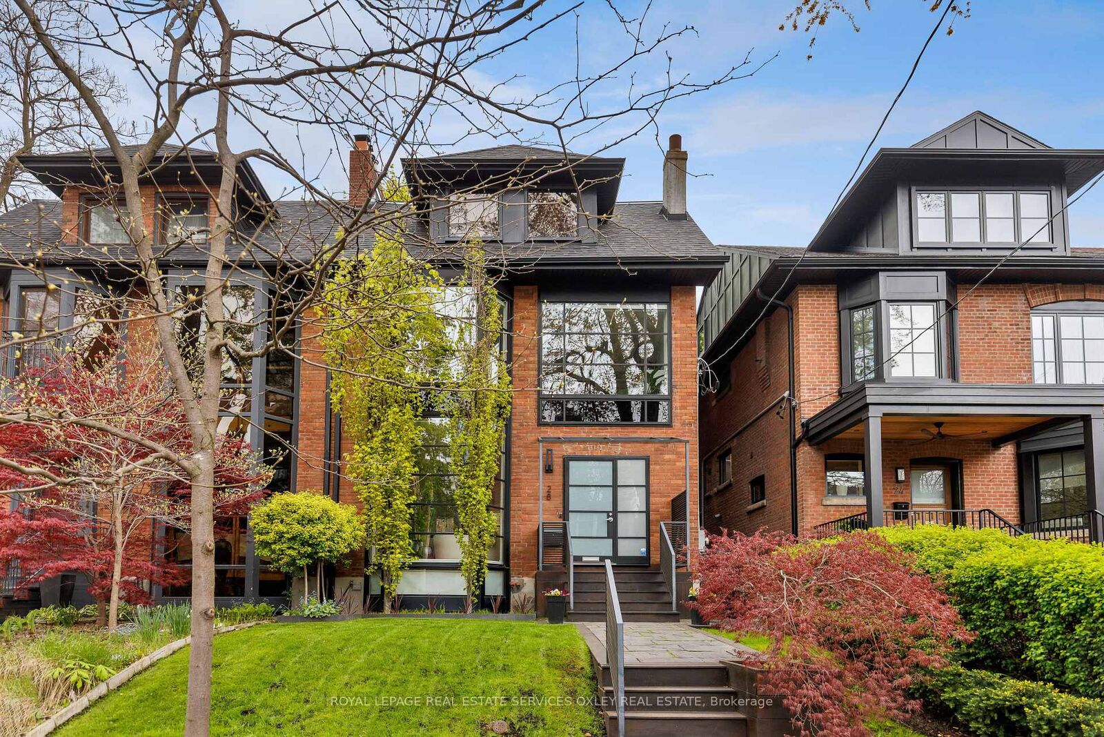 Property Photo: 28 Roxborough Street W ON M5R 1T8