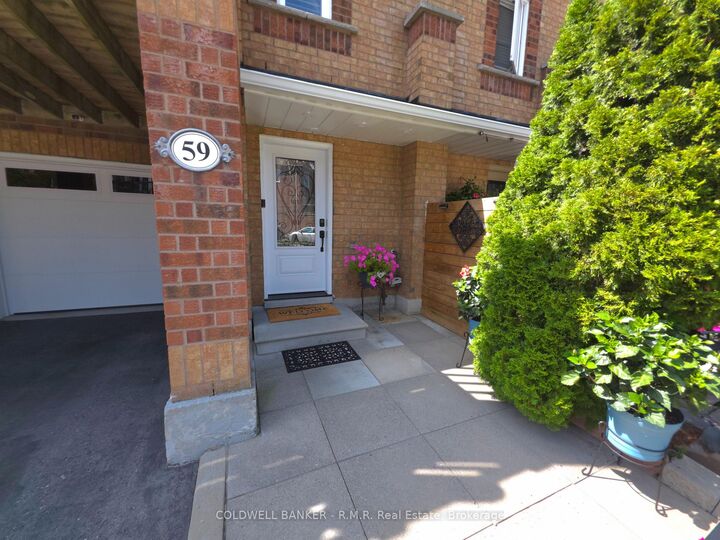 Property Photo: 2 Hedge End Road 59 ON M1B 5Z8