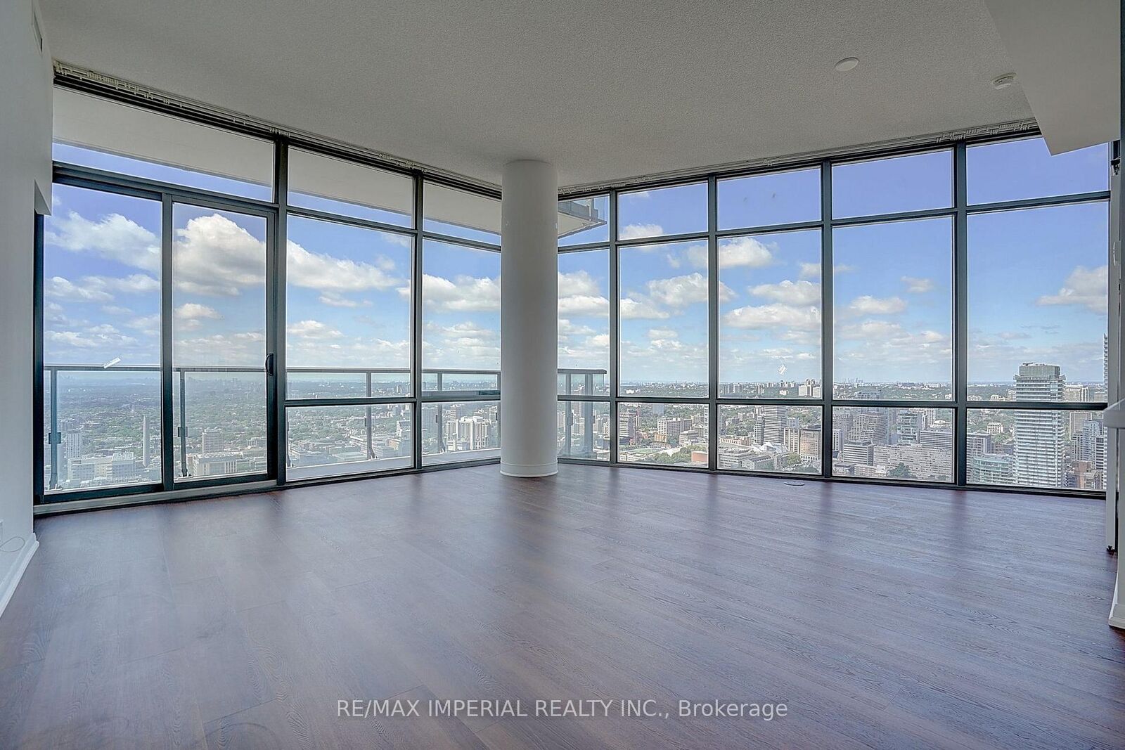 Property Photo: 832 Bay Street 4903 ON M5S 1Z6