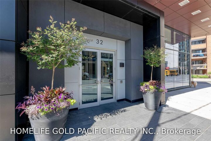 Property Photo: 32 Davenport Road 1701 ON M5R 1H3