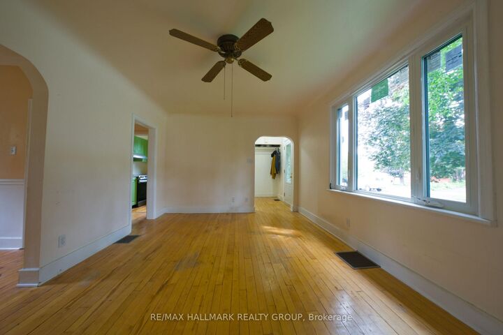 Property Photo:  1357 Raven Avenue  ON K1Z 7Y3 