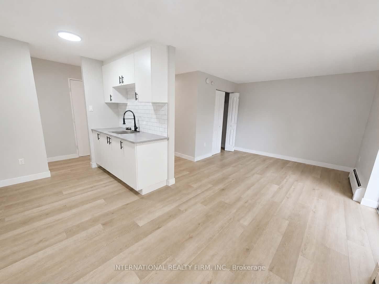 Property Photo:  77 East Street E  ON N5P 2R4 