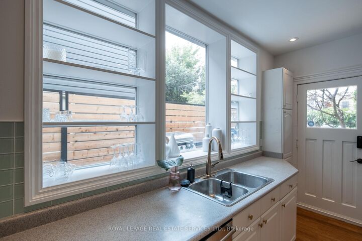Photo de la propriété:  8 Henderson Avenue  ON M6J 2B7 