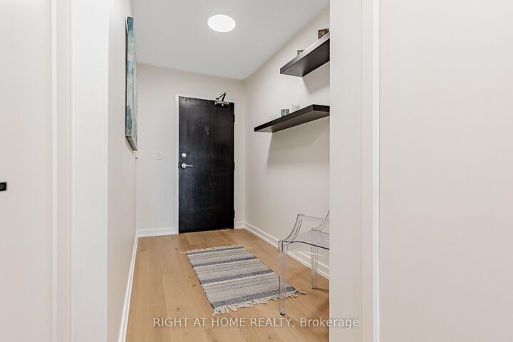 Property Photo: 8 Park Road 3116 ON M4W 3S5