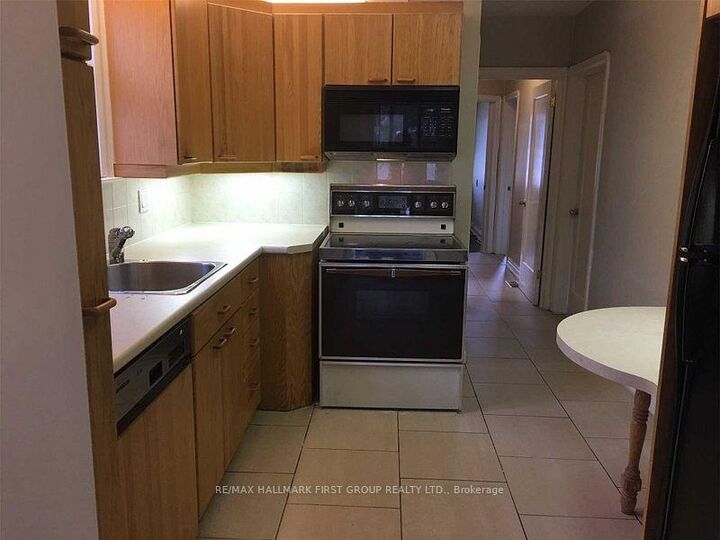 Property Photo: 482 Warden Avenue ON M1L 3Z1