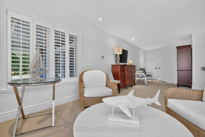 Property Photo:  192 Gilwood Park Drive  ON L9M 1Z6 
