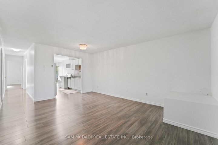Property Photo:  87 Rundle Crescent  ON L4N 8E6 
