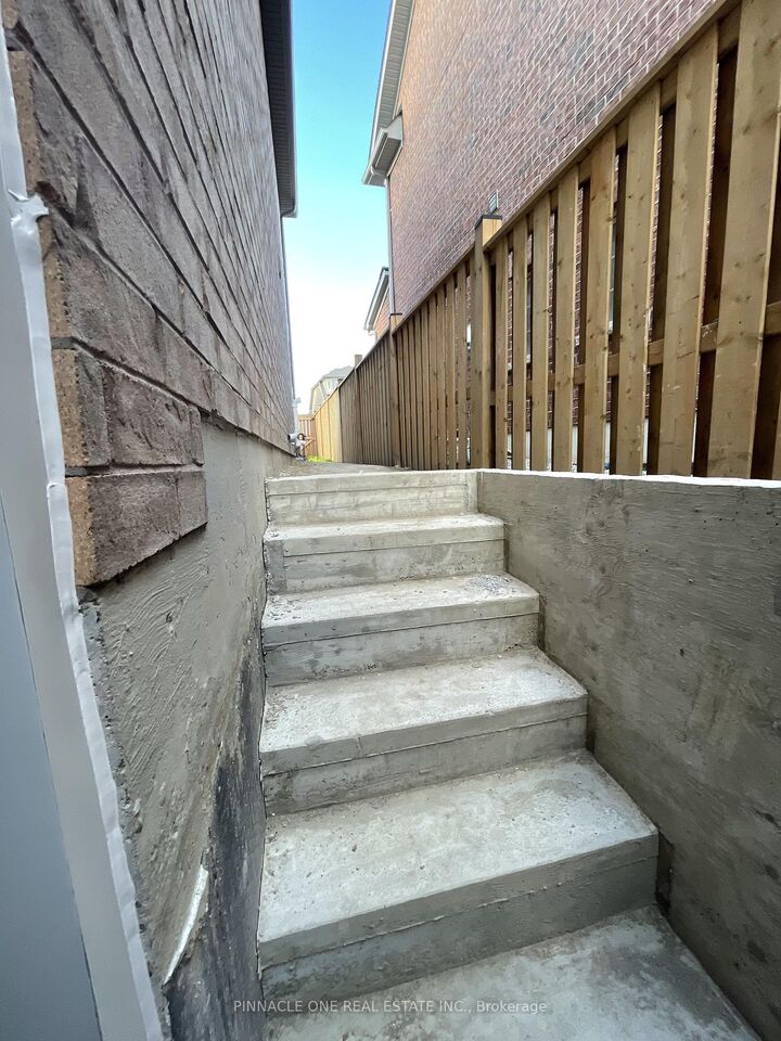 Property Photo:  31 Berryman Lane  ON L6B 1H9 