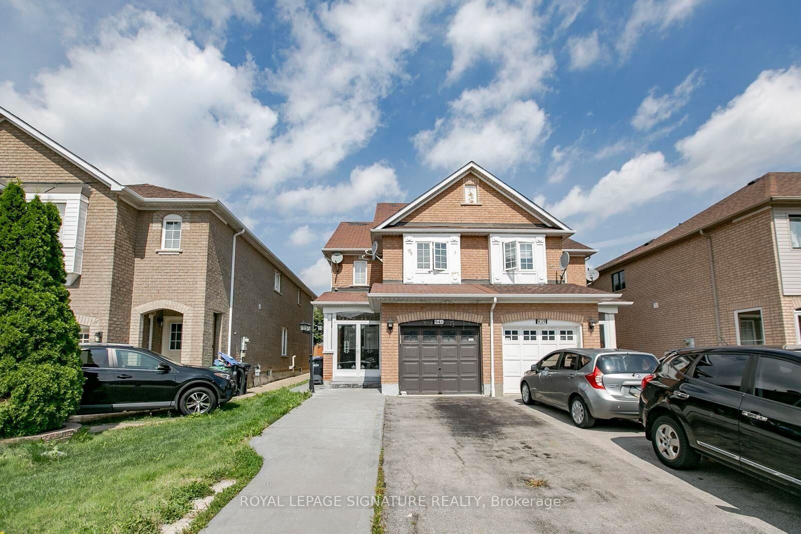 Property Photo: 941 Mandolin Place ON L5W 1S3