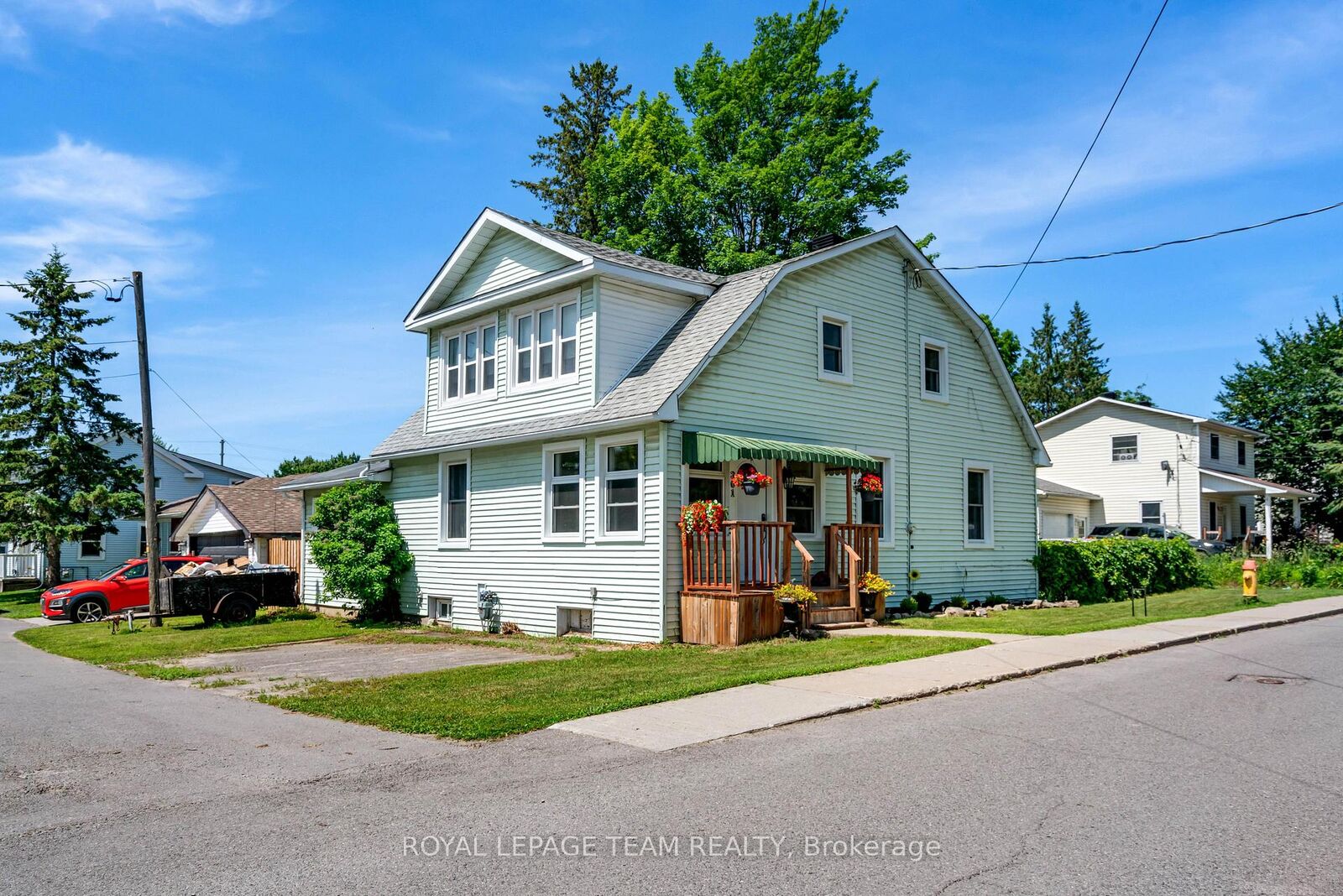 Property Photo: 301 Oxford Street E ON K0G 1J0