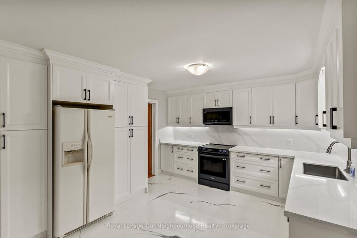Property Photo: 56 Glenabbey Drive ON L1E 2B5