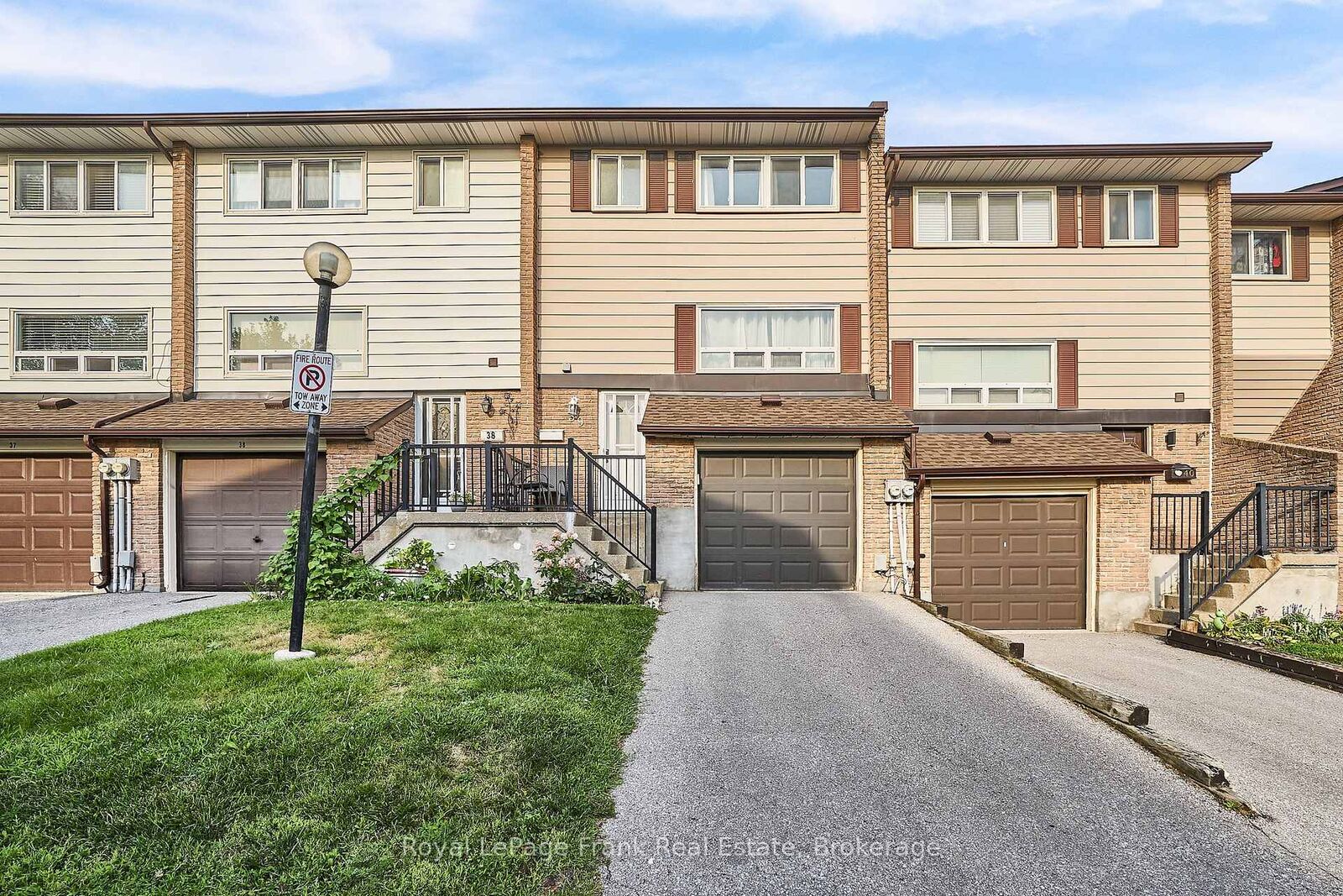 Property Photo: 321 Blackthorn Street 39 ON L1K 1L3