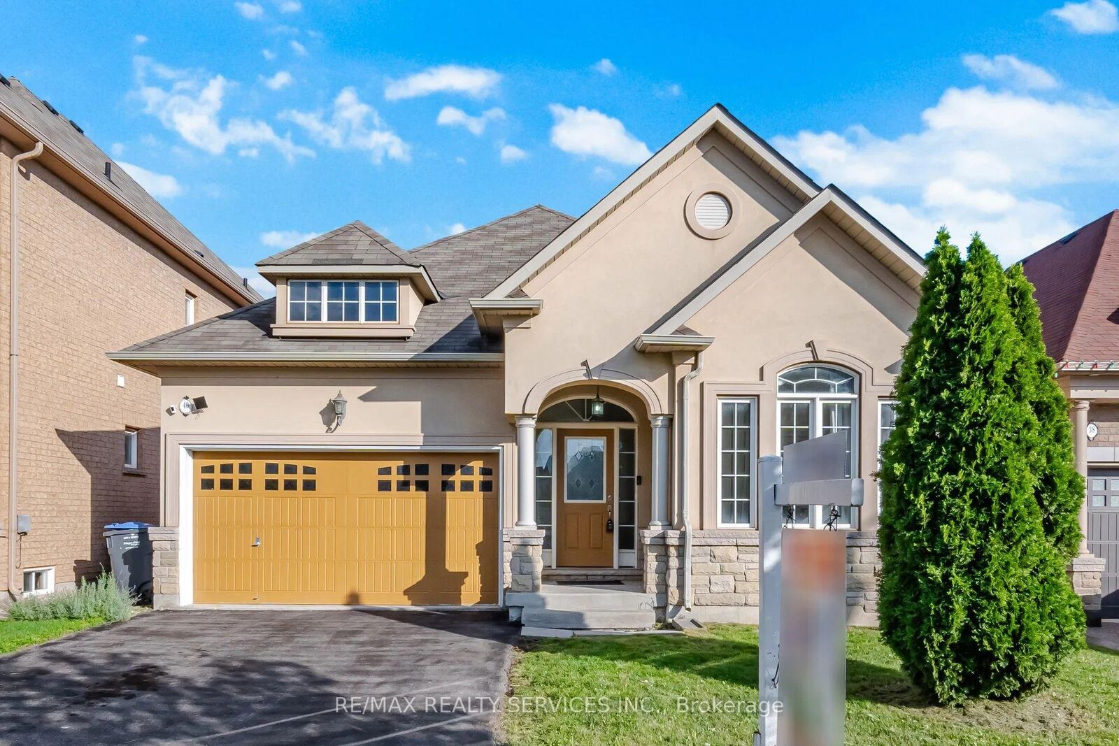 Property Photo: 40 Balin Crescent ON L6X 0V5