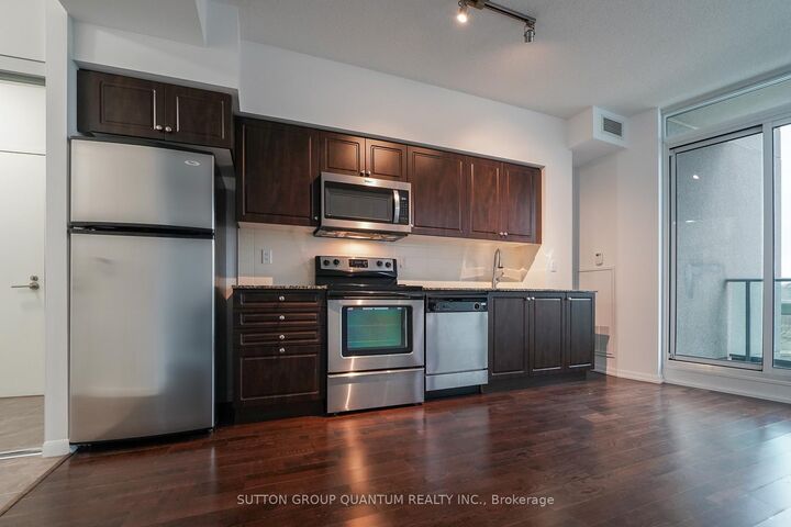 Property Photo:  209 Fort York Boulevard 773  ON M5V 4A1 