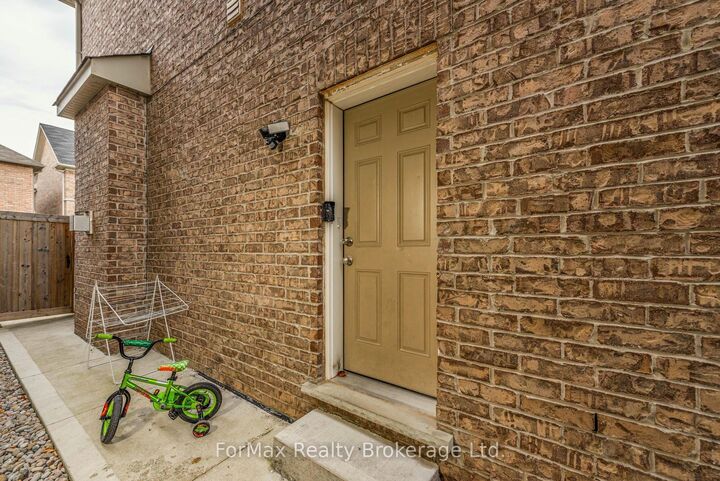 Property Photo:  70 Zanetta Crescent  ON L6Y 6A2 