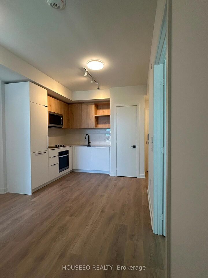 Property Photo:  1185 Dupont Street 403  ON M6H 0G5 