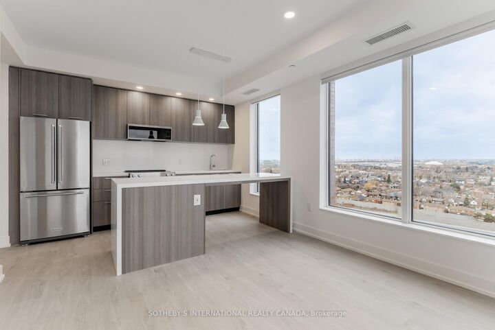 Property Photo: 29 York Garden Way 2209 ON M6A 2V1