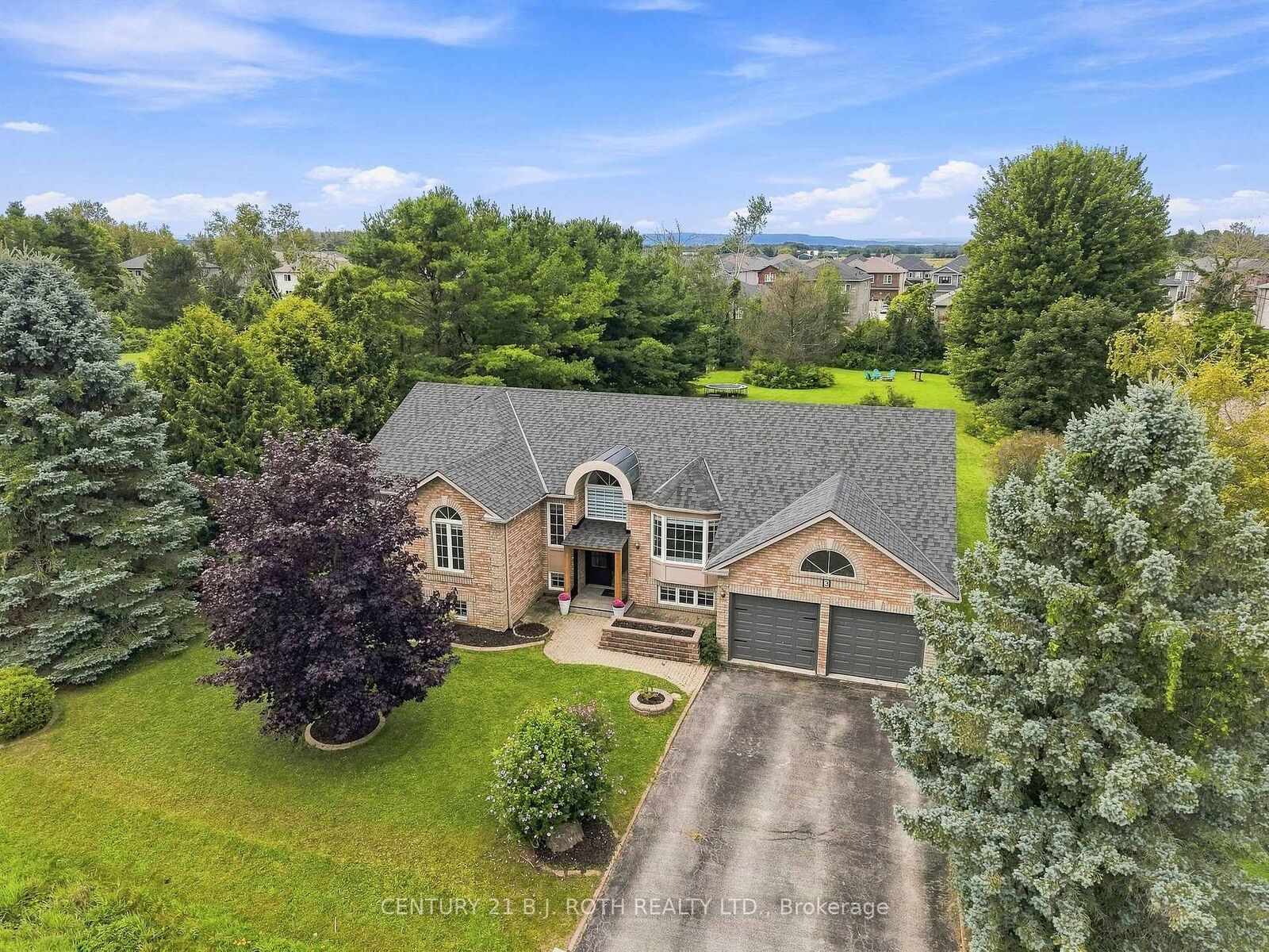 Property Photo:  3 Dean Court  ON L9Z 1J9 