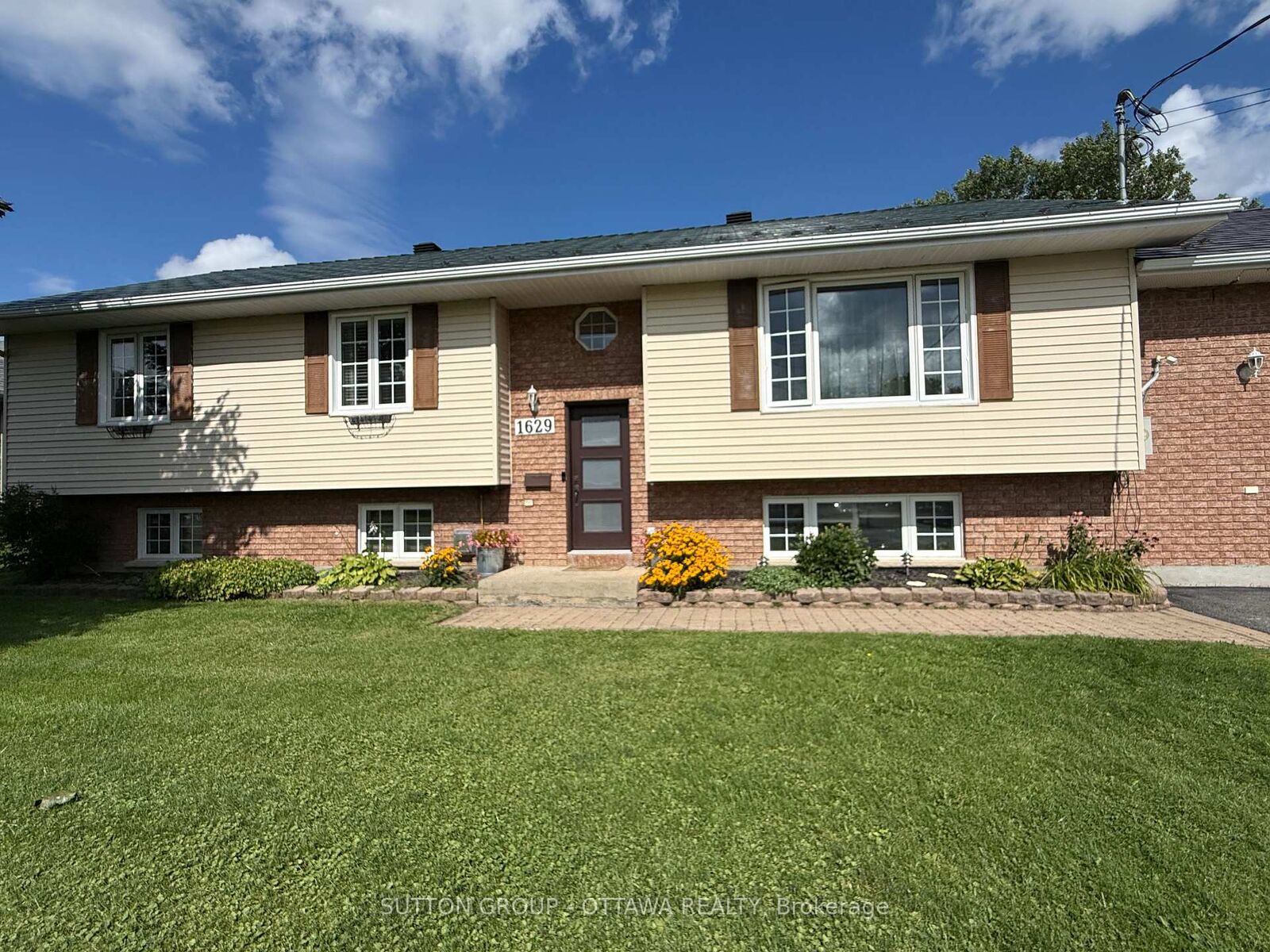 Property Photo:  1629 Morris Street  ON K6H 7G9 