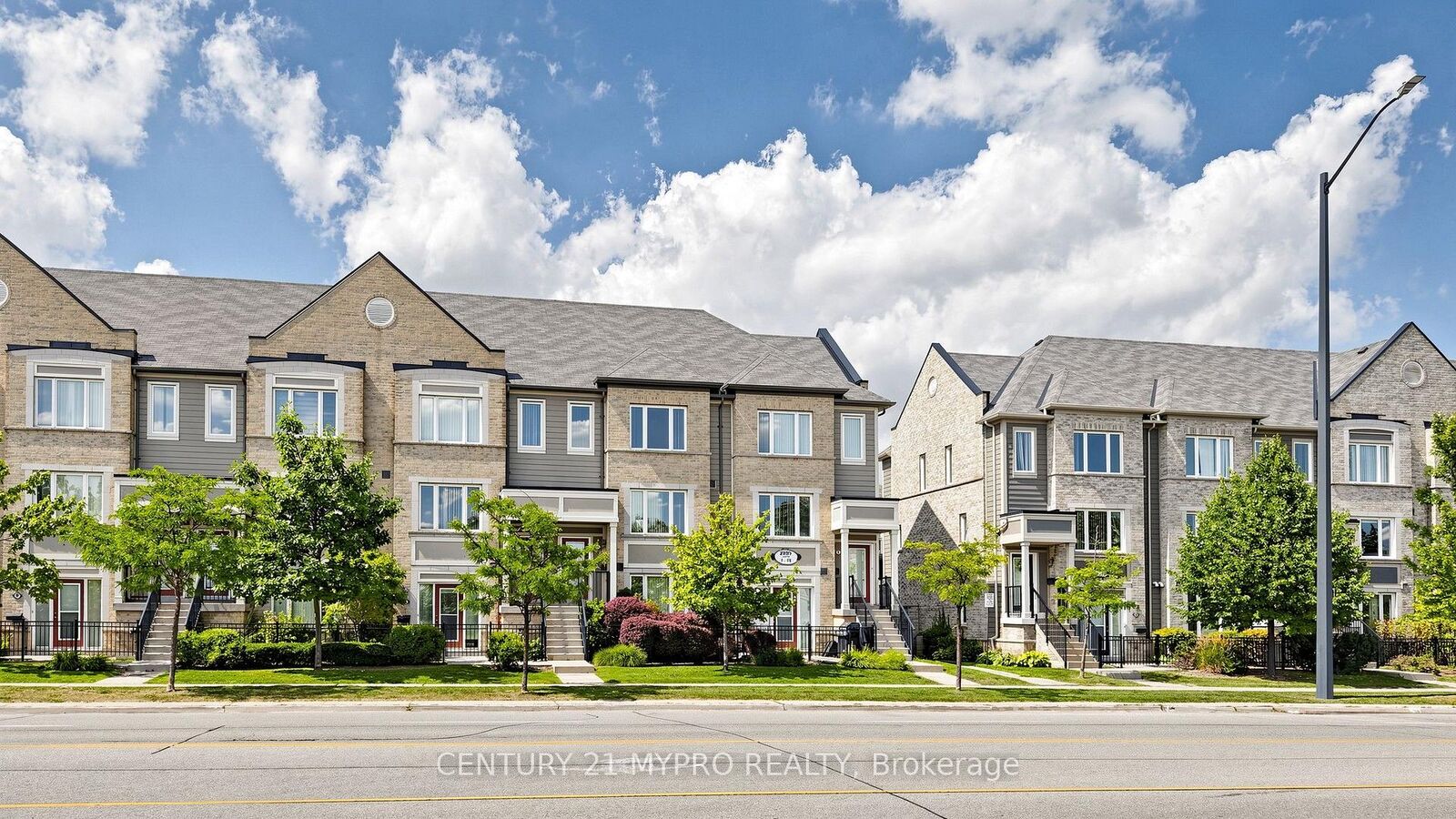 Property Photo: 2895 Hazelton Place E 3 ON L5M 0S4