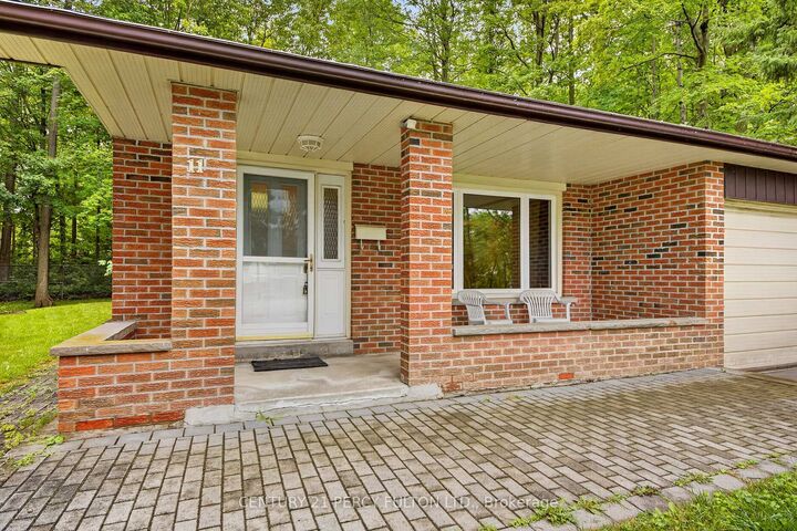 Property Photo:  11 Aldergrove Circle  ON L4M 4W6 