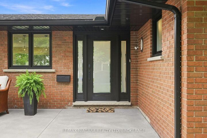 Property Photo: 38 Royal Henley Boulevard ON L2N 4S1