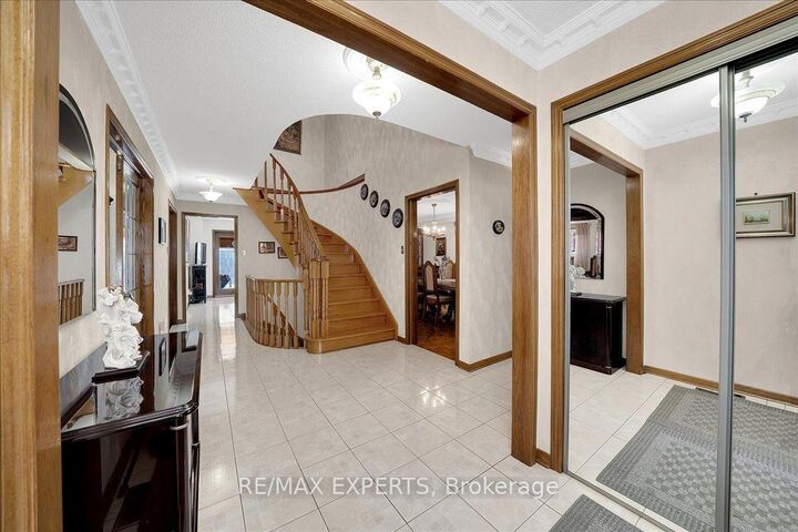 Property Photo: 5 Jordana Drive ON L3S 3C2