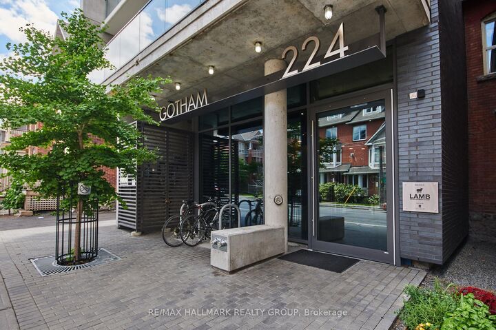 Property Photo: 224 Lyon Street N 1104 ON K1R 0C1