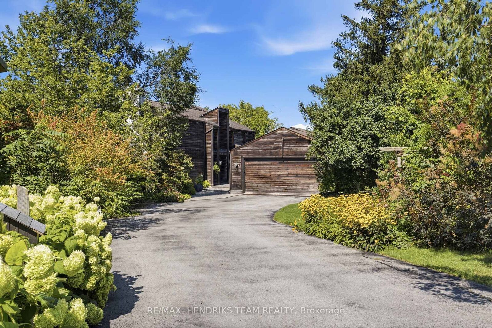 Property Photo: 10 Vergorda Circle ON L2T 2P2