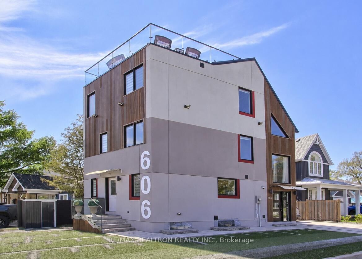 Property Photo: 606 Annland Street ON L1W 1A7
