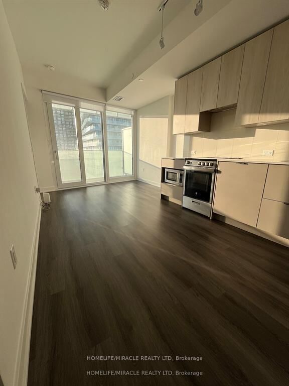 Property Photo: 3883 Quartz Road 2812 ON L5B 0M4