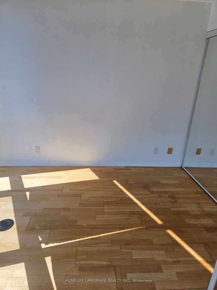 Property Photo:  832 Bay Street 4209  ON M5S 1Z6 
