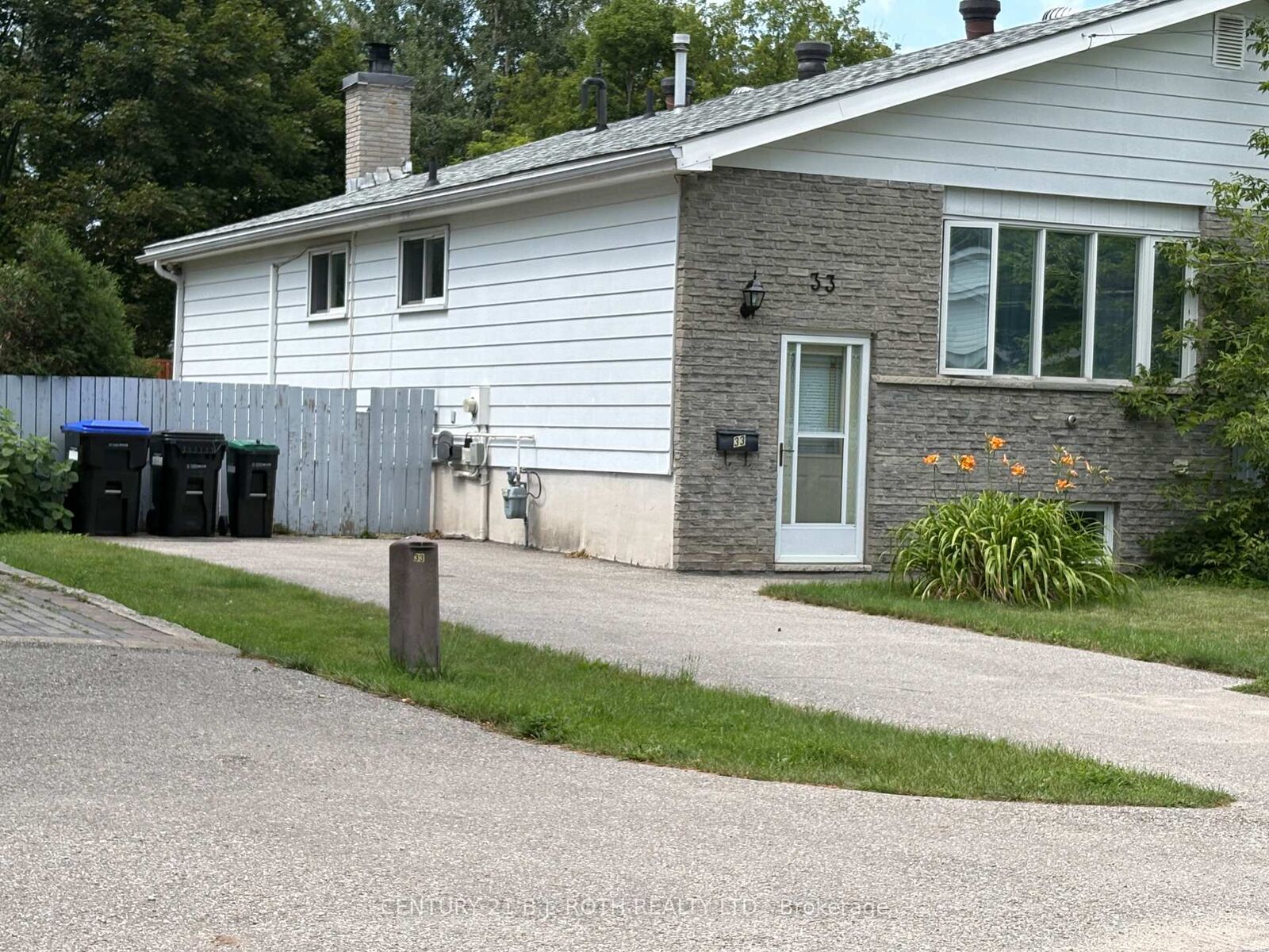 Property Photo: 33 Beaumaur Drive ON L9M 1V7
