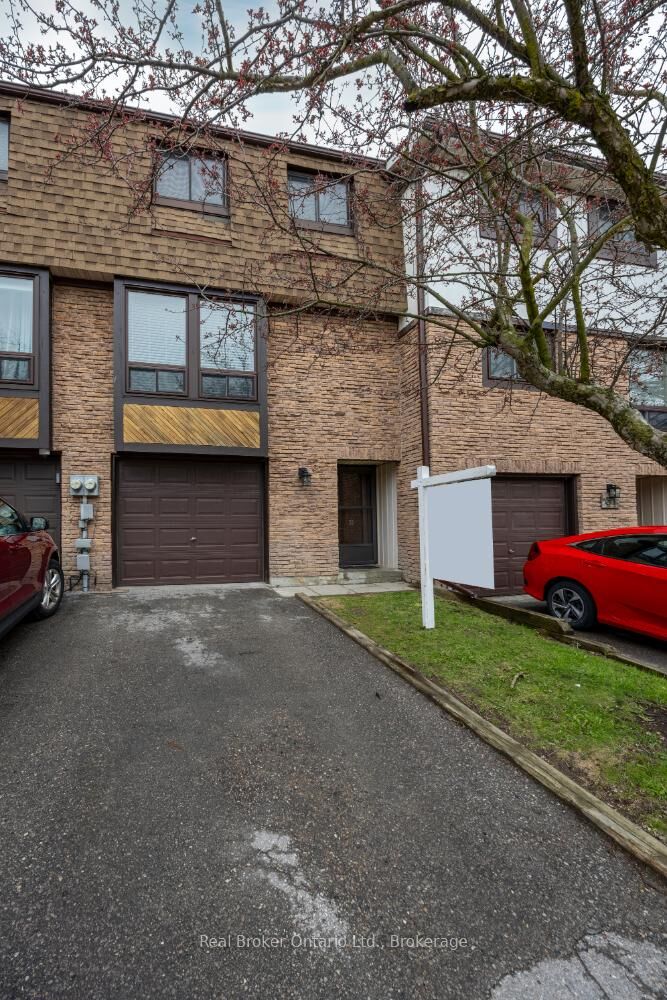 Property Photo: 220 Ormond Drive 30 ON L1G 6T5