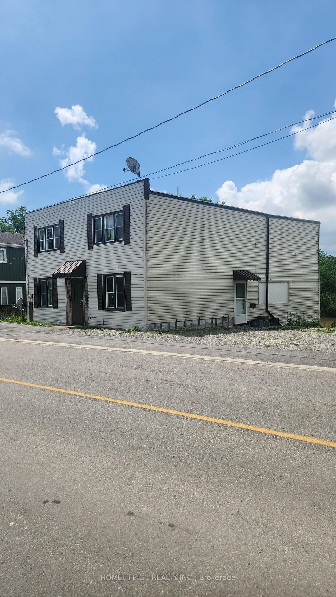 Property Photo: 42 Riverside Drive ON L3C 5E2